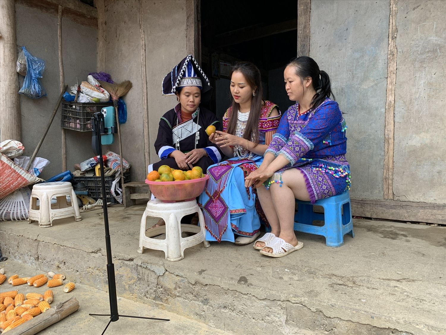Cô gái người Mông giúp nông dân tiêu thụ sản phẩm bằng công nghệ số