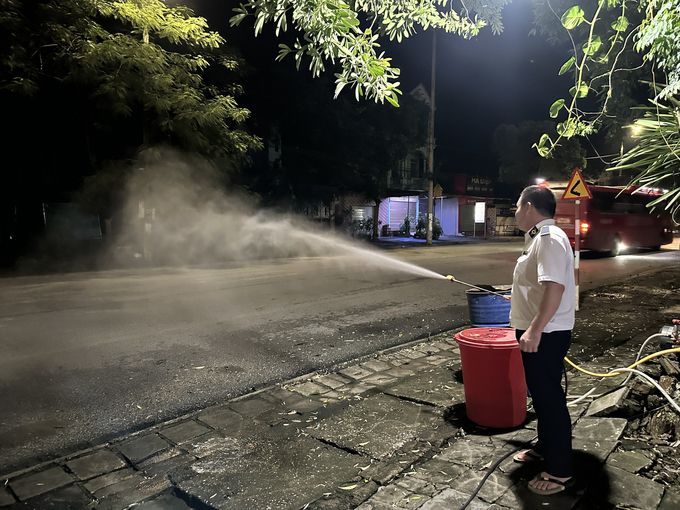 Trắng đêm ngăn ngừa dịch bệnh động vật