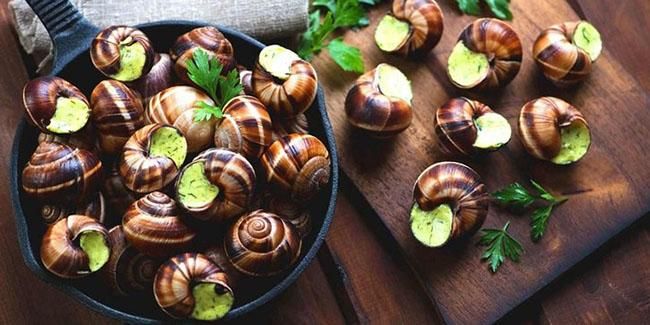 Một đặc sản có phần ghê rợn, ít người dám sờ vào nói gì đến ăn, nay bán chạy như tôm tươi