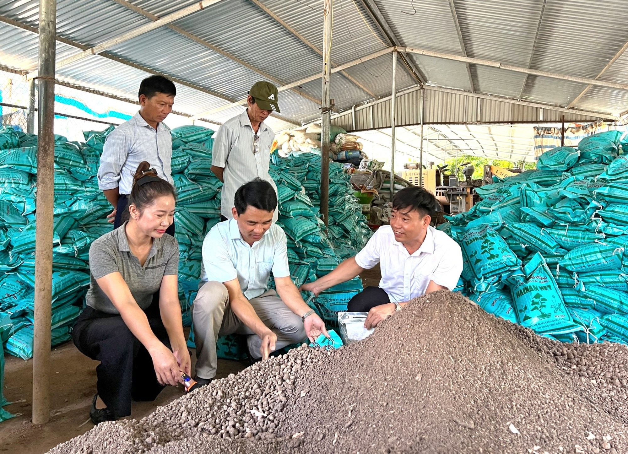 Ninh Bình: Gần 50 cán bộ, hội viên nông dân tham quan các mô hình xử lý rác thải hữu cơ thân thiện môi trường