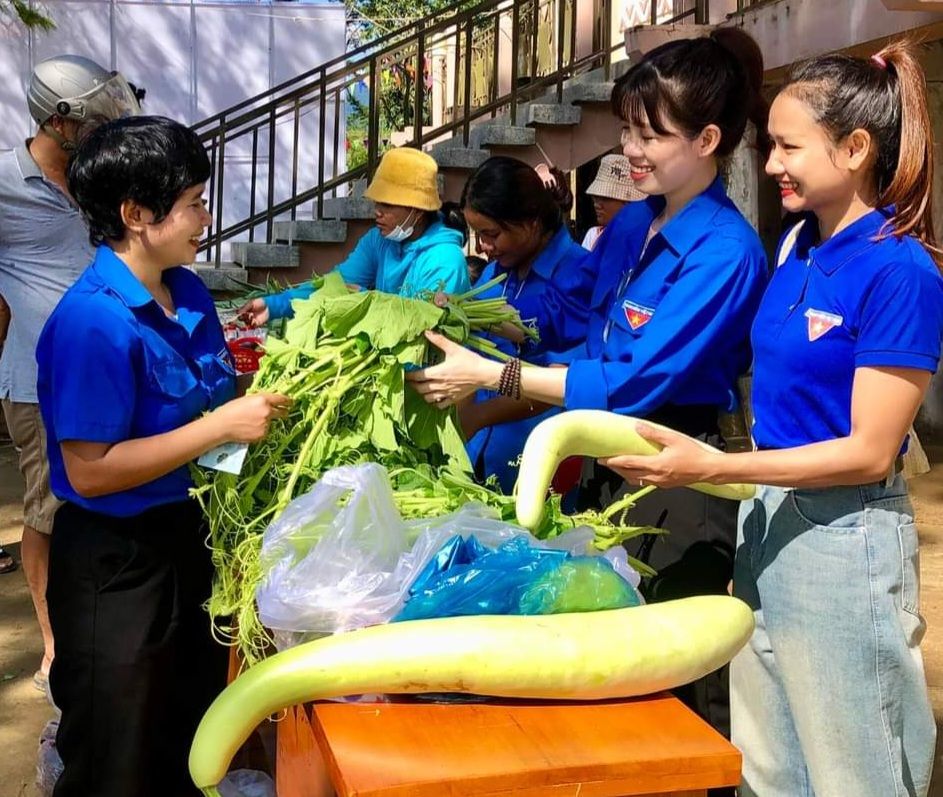 Chợ phiên nông sản độc đáo vùng cao ở Khánh Hòa, có đặc sản thành phố 