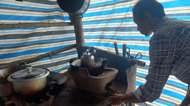 Anh nông dân sáng chế máy nổ chạy bằng khí Biogas ở Long An, ai xem vận hành cũng trầm trồ