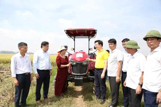 Khuyến nông cùng doanh nghiệp tạo điểm tựa để hộ nghèo 'tự đứng vững'