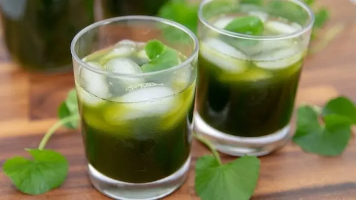 Những người không nên uống nước rau má dù thích đến mấy