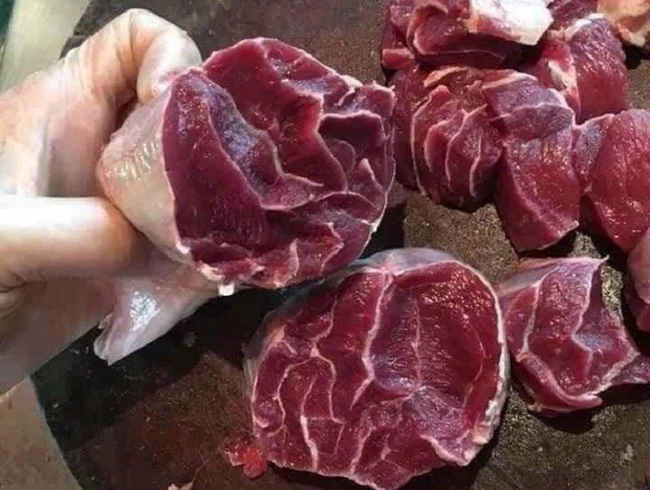Thịt bò rao bán chợ mạng với giá rẻ hơn thịt lợn giá chỉ từ 80.000 đồng/kg, tiểu thương tiết lộ sự thật