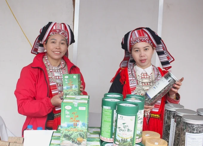 Hàng trăm nông, đặc sản tề tựu tại Hội chợ xuân Giáp Thìn 2024