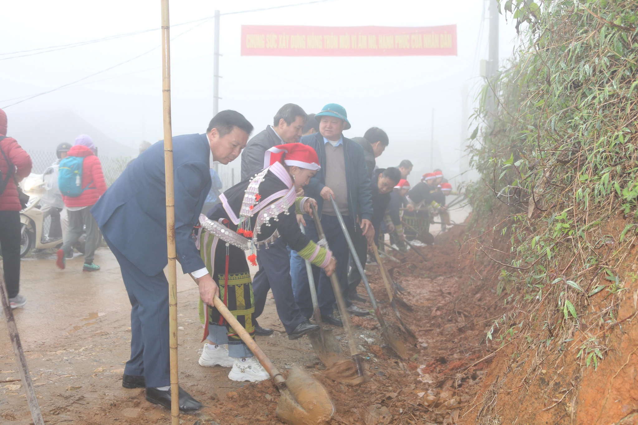 Sa Pa: Phát động phong trào thi đua 