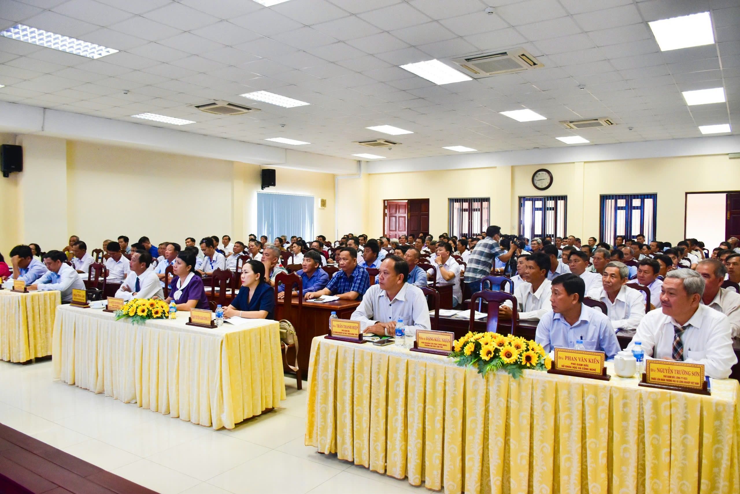 Hội Nông dân An Giang tổ chức tọa đàm sản xuất nông nghiệp thích ứng biến đổi khí hậu